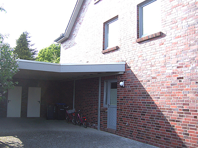 Carport mit Eingangsüberdach